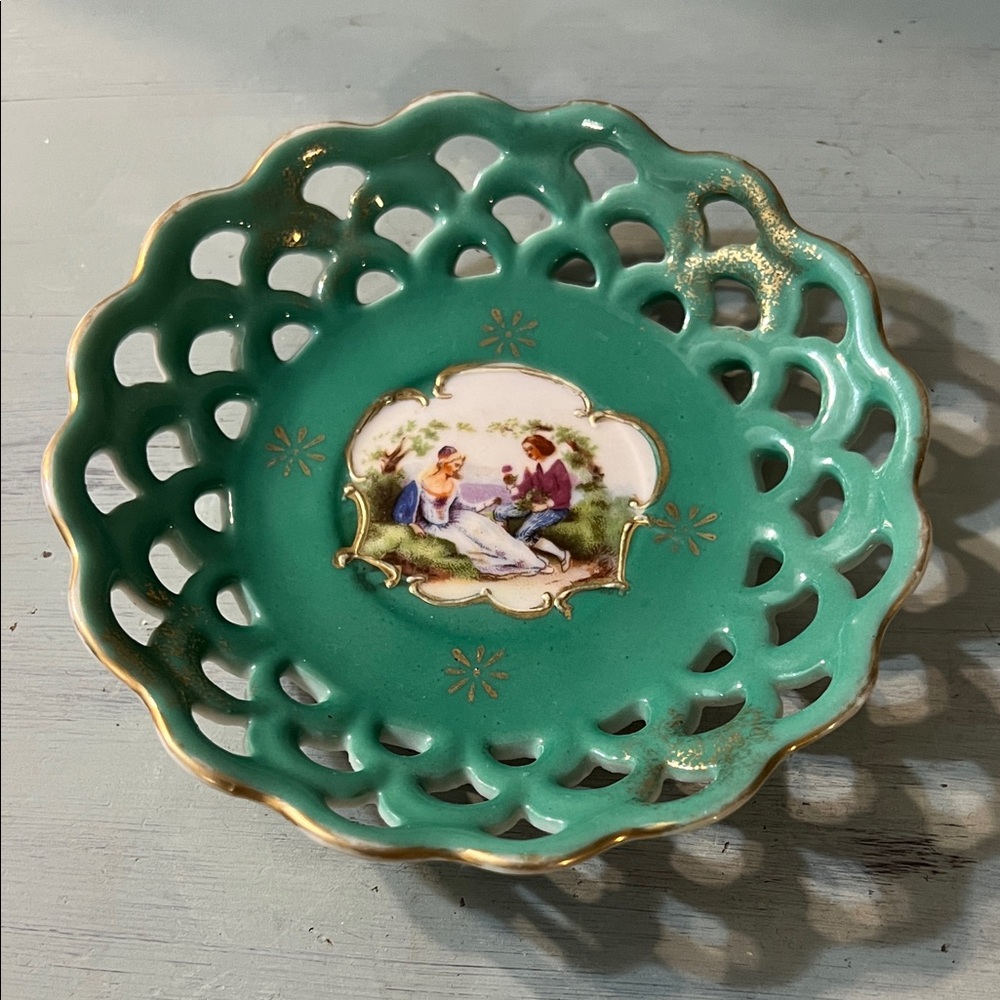 Decorative Plate Victorian Courting Couple